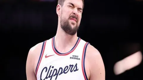 决战亚冠，申花激战正酣！斯教练大胆换阵五将，拉唐、盖伊华丽首秀，蒋圣龙遗憾缺席，悬念一触即发！