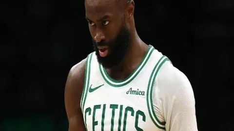 马竞积分领跑，巴塞与皇马并列西甲积分榜第三、四位